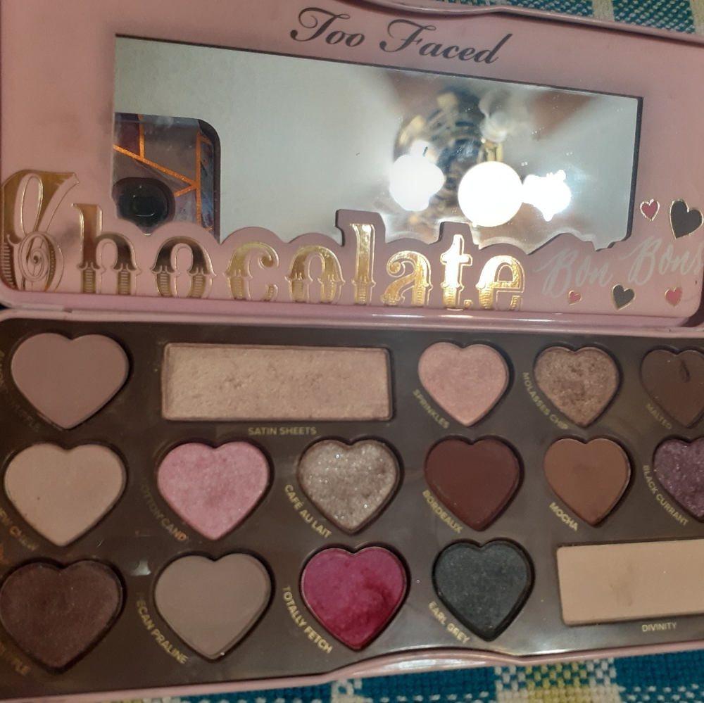 Too faced chocolate bon bon